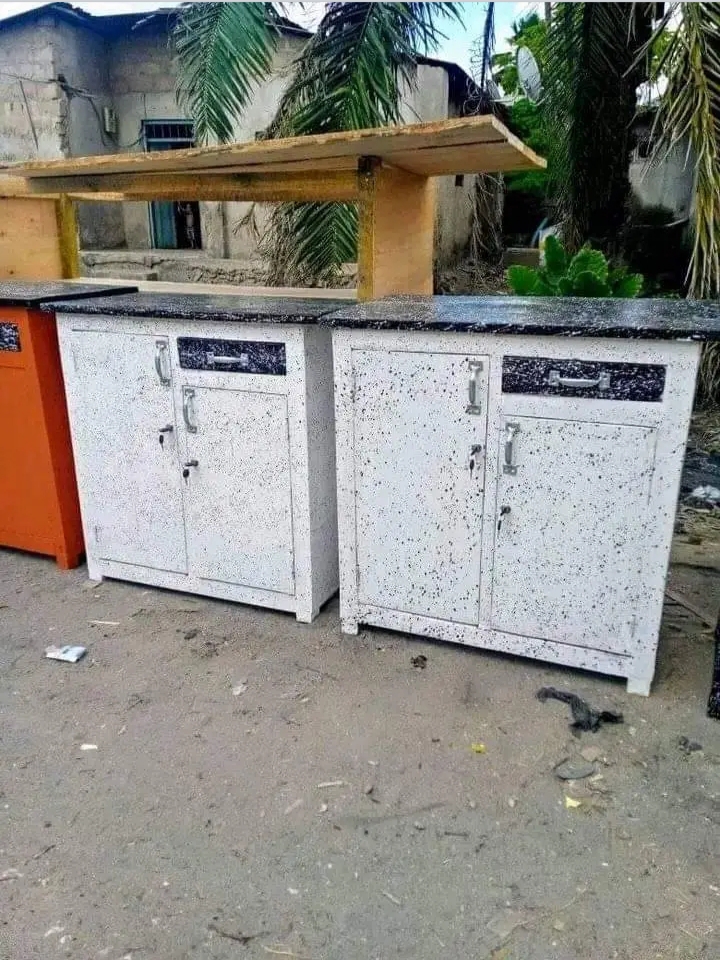Kitchen cabinet